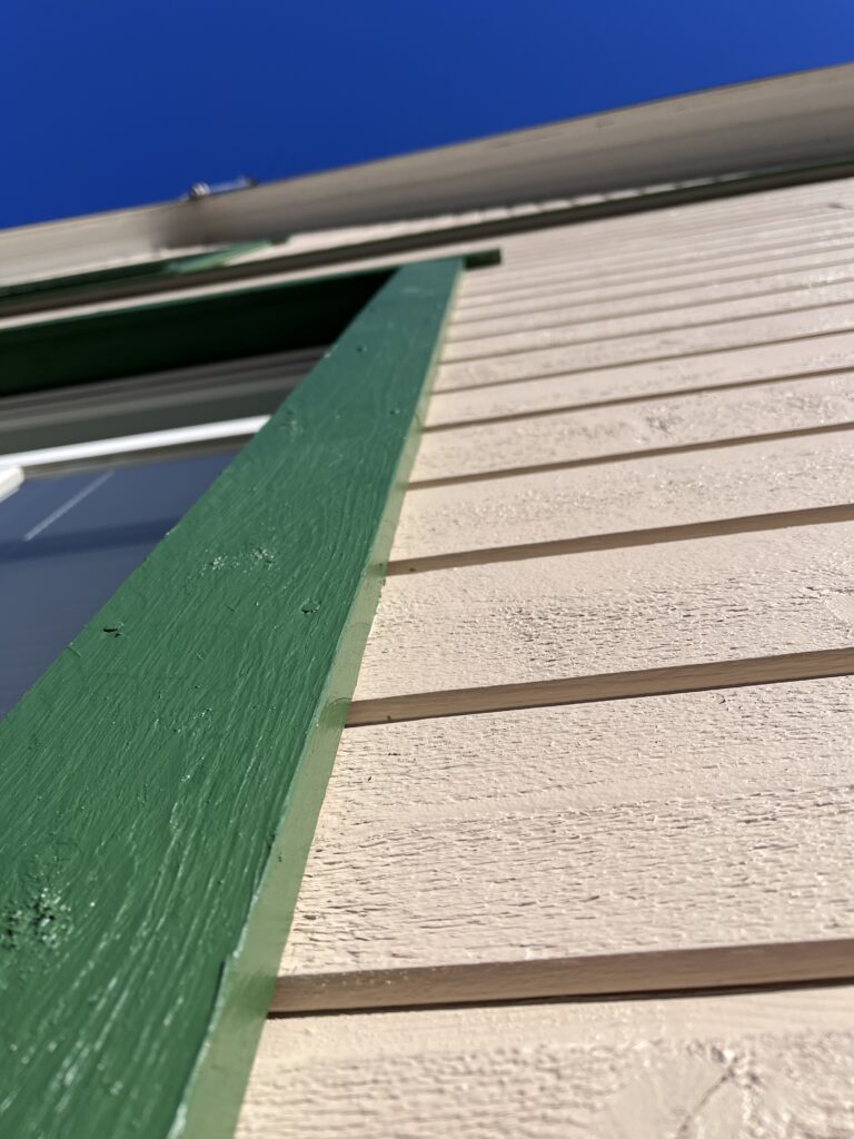 Autrinko paistaa seinälle